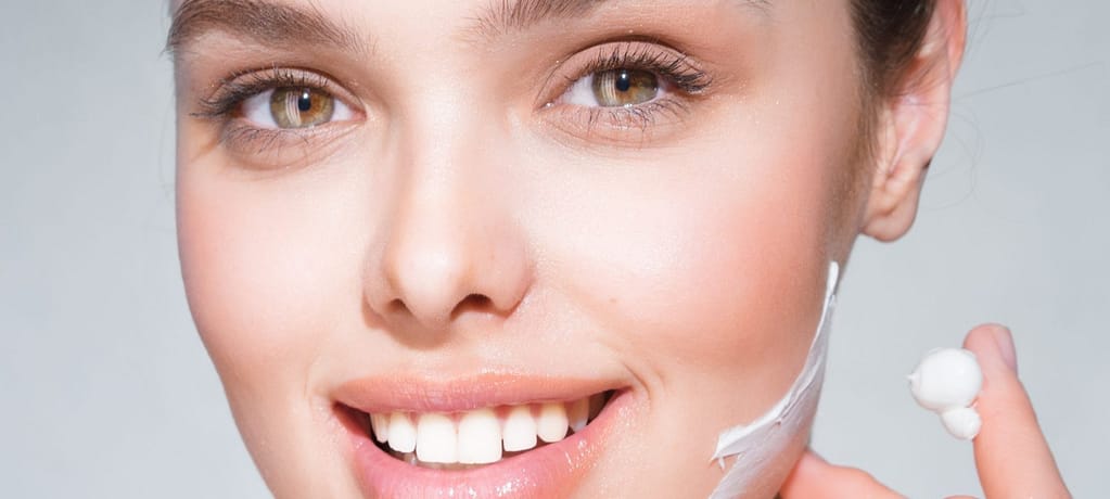 Niacinamida: El ingrediente estrella para una piel limpia y luminosa