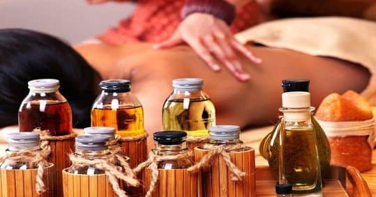 Aromaterapia corporal: Relájate y consiente tu piel con aceites naturales